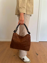 Cargar imagen en el visor de la galería, Samantha - ante estampado de cocodrilo