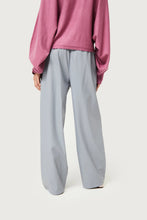 Cargar imagen en el visor de la galería, PANTALON DE PIEL GRIS