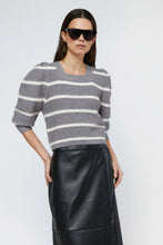 Cargar imagen en el visor de la galería, Jersey de rayas gris y blanco