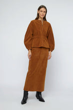 Cargar imagen en el visor de la galería, Chaqueta ante camel