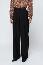 Cargar imagen en el visor de la galería, Pantalón de traje recto negro