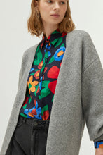 Cargar imagen en el visor de la galería, Abrigo largo cuello pico gris