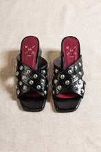 Cargar imagen en el visor de la galería, MOMMY STUDS BLACK – Mule de Tacón con Tachuelas