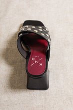 Cargar imagen en el visor de la galería, MOMMY STUDS BLACK – Mule de Tacón con Tachuelas