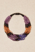 Cargar imagen en el visor de la galería, Collar corto combinado resinas color y negro