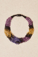 Cargar imagen en el visor de la galería, Collar corto combinado resinas color y negro