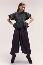 Cargar imagen en el visor de la galería, Blusa de manga corta con estampado de leopardo y volantes. 0056-0210083
