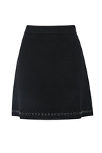 Cargar imagen en el visor de la galería, Minifalda de punto con adornos de pedrería. 0056-0213005
