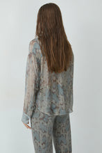 Cargar imagen en el visor de la galería, Camisa con estampado animal. 0056-0216014
