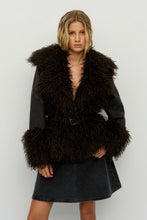 Cargar imagen en el visor de la galería, Chaqueta vaquera con pelo sintético 0056-0217925
