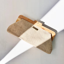 Cargar imagen en el visor de la galería, Clutch Sahara arena
