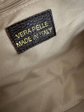 Cargar imagen en el visor de la galería, OLGA LARGE - ante con estampado de cocodrilo

