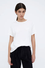 Cargar imagen en el visor de la galería, Camiseta blanca 100% algodón con apliques plateados
