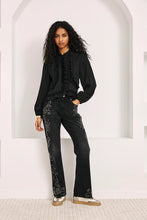 Cargar imagen en el visor de la galería, ARISTAR JEANS SLIM BOOT CUT TACHUELAS
