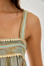Cargar imagen en el visor de la galería, VESTIDO FLORES TIRANTES BORDADOS zendra
