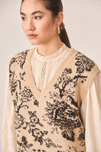 Cargar imagen en el visor de la galería, CHALECO DE PUNTO JACQUARD FLORAL - CAMEL
