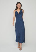 Cargar imagen en el visor de la galería, VESTIDO RAION AZUL
