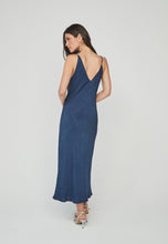 Cargar imagen en el visor de la galería, VESTIDO RAION AZUL
