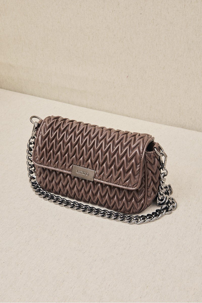 Bolso Plisado Con Solapa